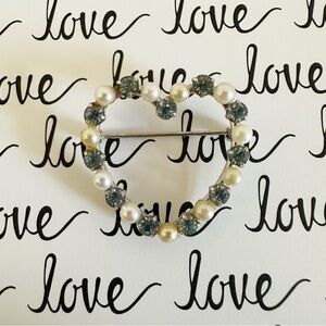 💌 Vintage Signed Krementz Faux Pearl Blue Rhinestone Heart Pin
